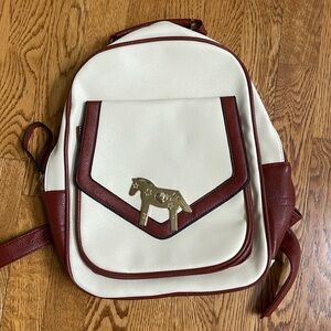 Vegan pebbled leather backpack with equestrian detail 🐴